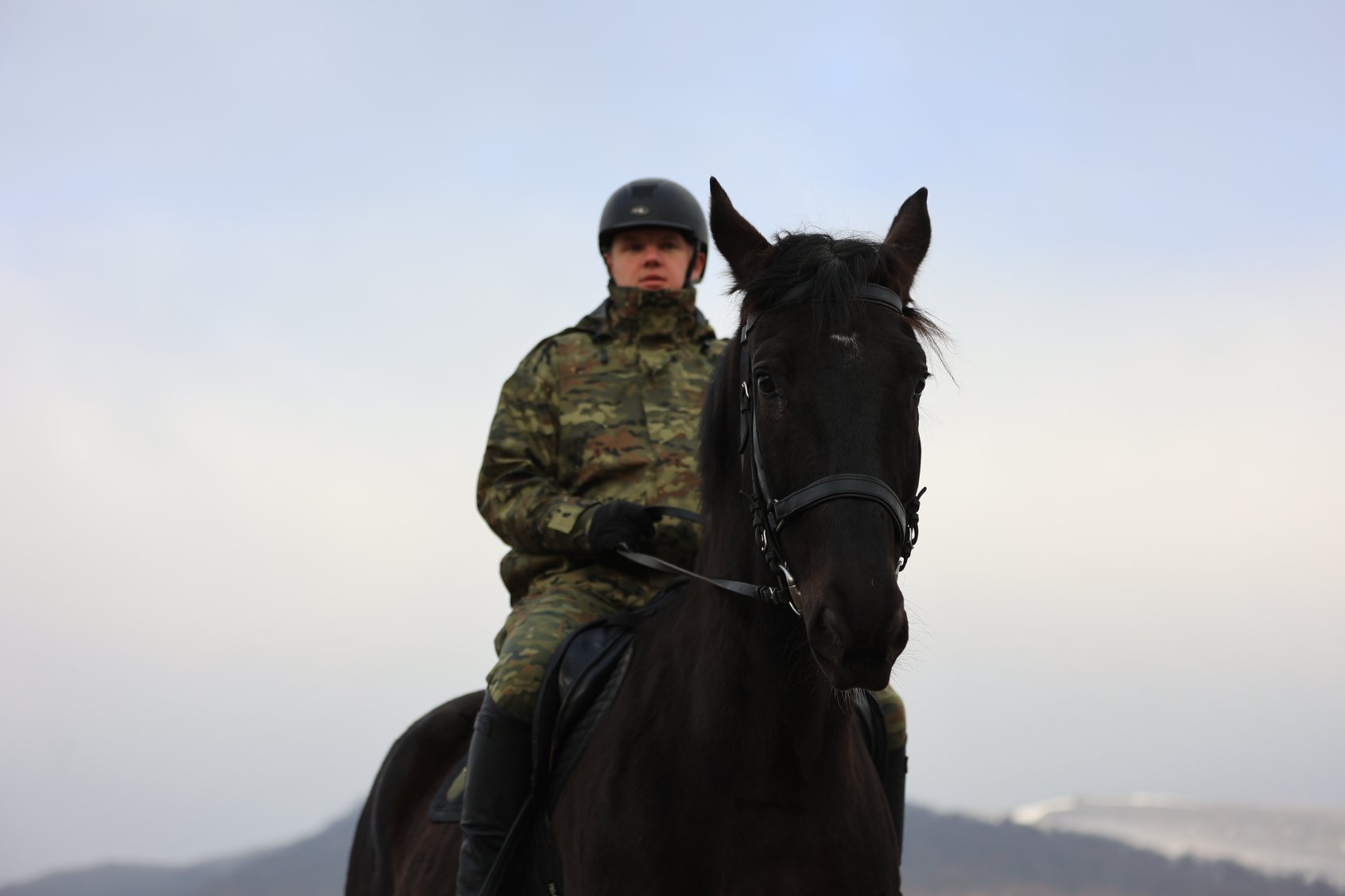 funkcjonariusz na koniu