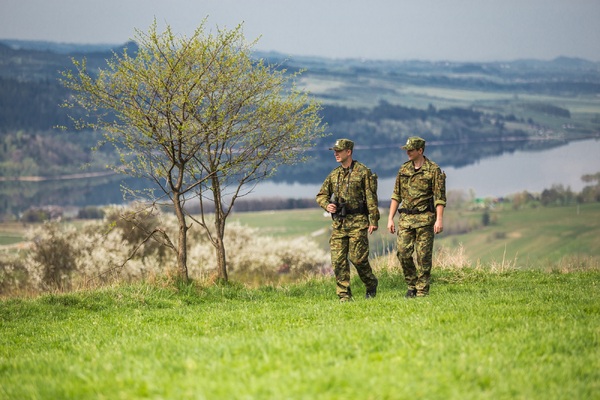 Funkcjonariusze podczas patrolu